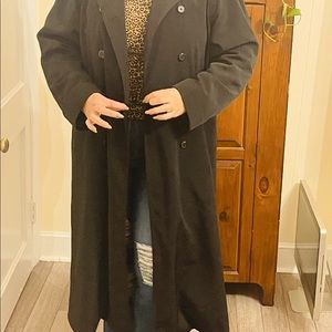 Women size 16 Brown long raincoat Fleet Street vintage gently used.